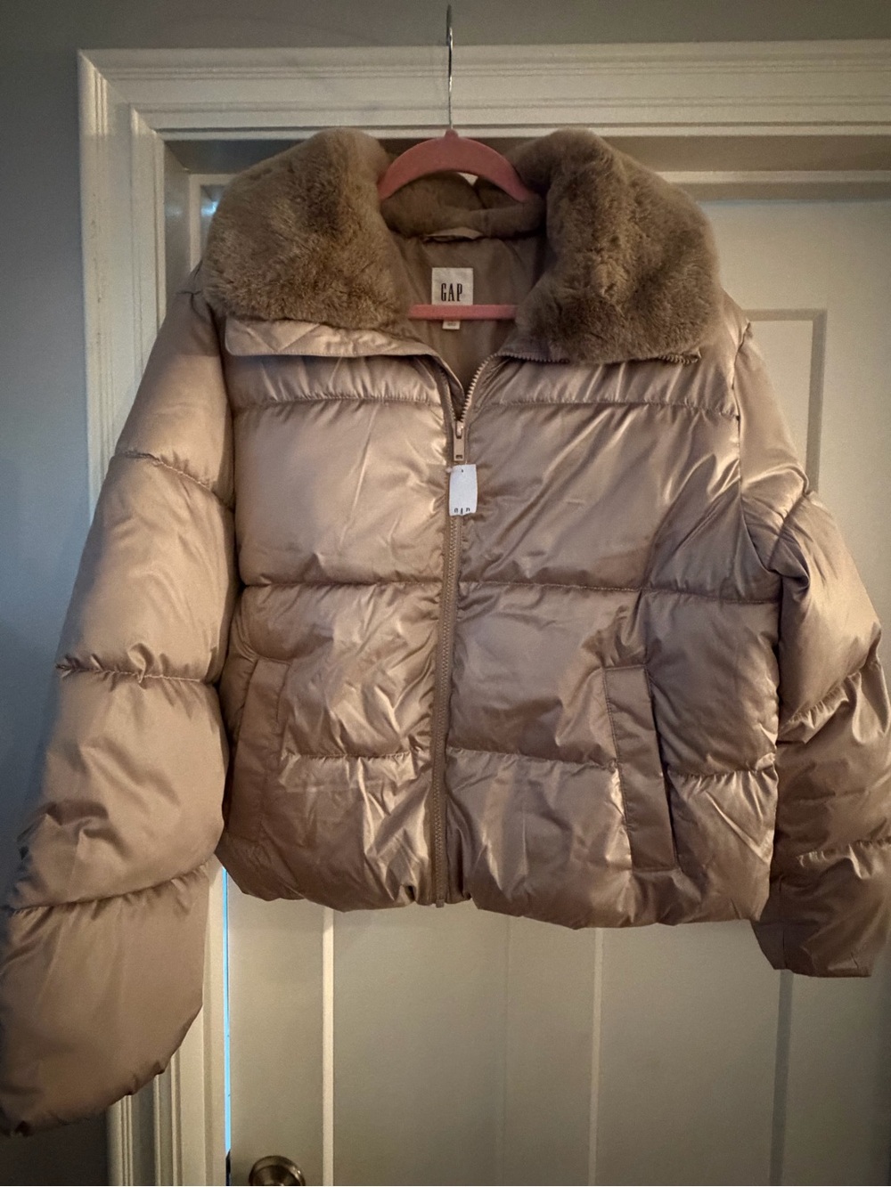 GAP Women’s Taupe Puffer Jacket with Faux-Fur Collar